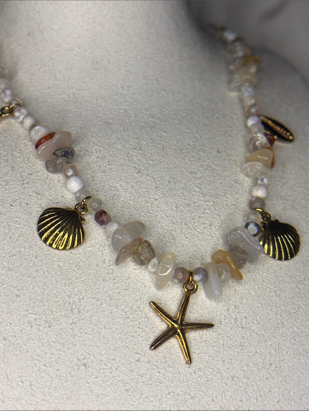 Gold Starfish & Shell Necklace with flower agate Stone Beads - White/Beige - Picture 2 of 4